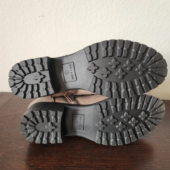 NWOB Sun + Stone Elegant Women's Lace-Up Boots in Taupe Size: 7.5 - Picture 7 of 7